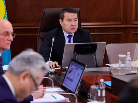 Премьер-министр Казахстана поручил устранить барьеры, усложняющие грузовые перевозки по территории страны